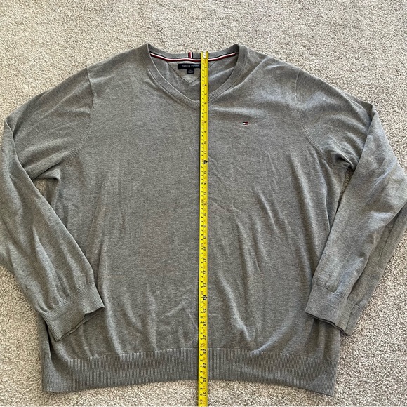 Tommy Hilfiger Light Gray 100% Cotton Relaxed Fit V-Neck Sweater - Picture 5 of 7